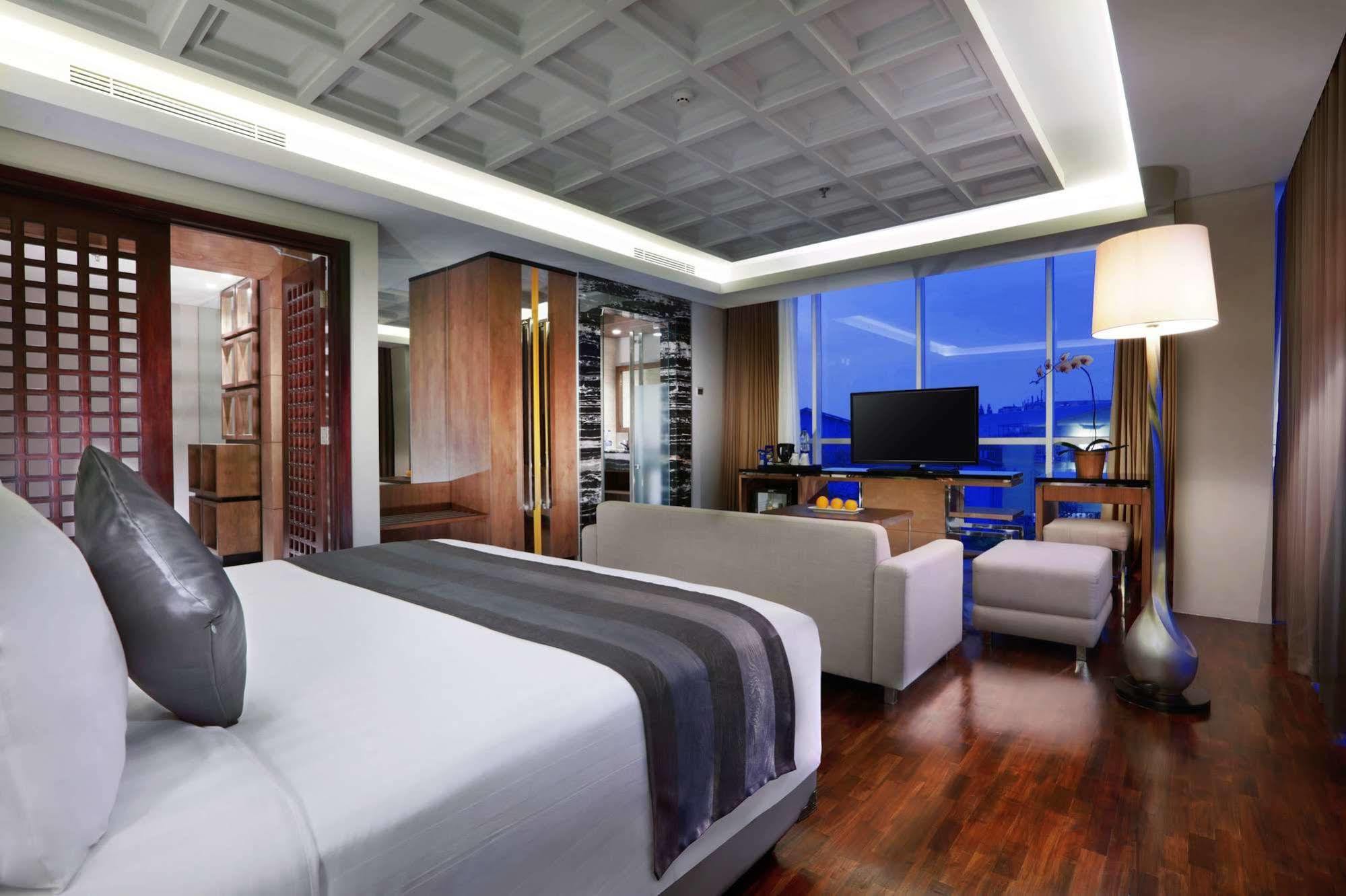 Hotel Aston Pasteur Bandung Exterior foto